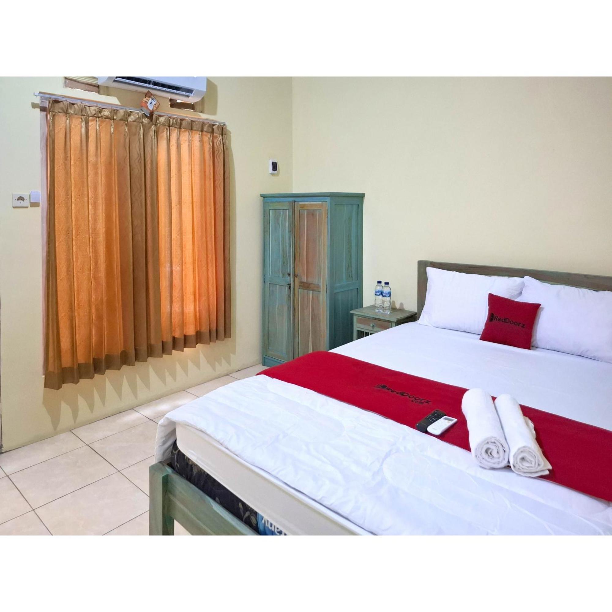 Kesembu Reddoorz Near Alun Alun Jepara מראה חיצוני תמונה
